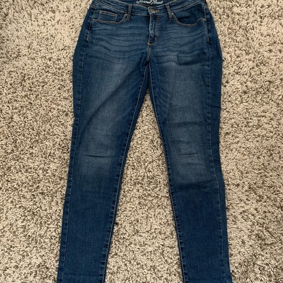 Universal Thread Mid-Rise Curvy Skinny Jeans - Picture 4 of 5